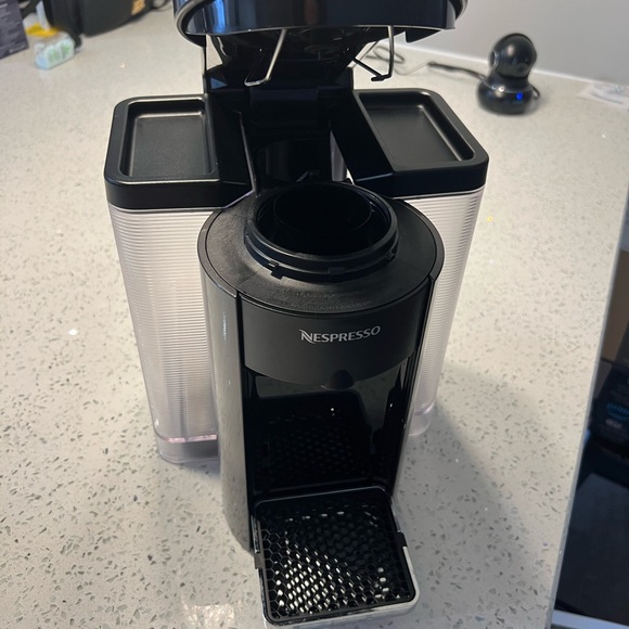 Nespresso Machine - Picture 5 of 9